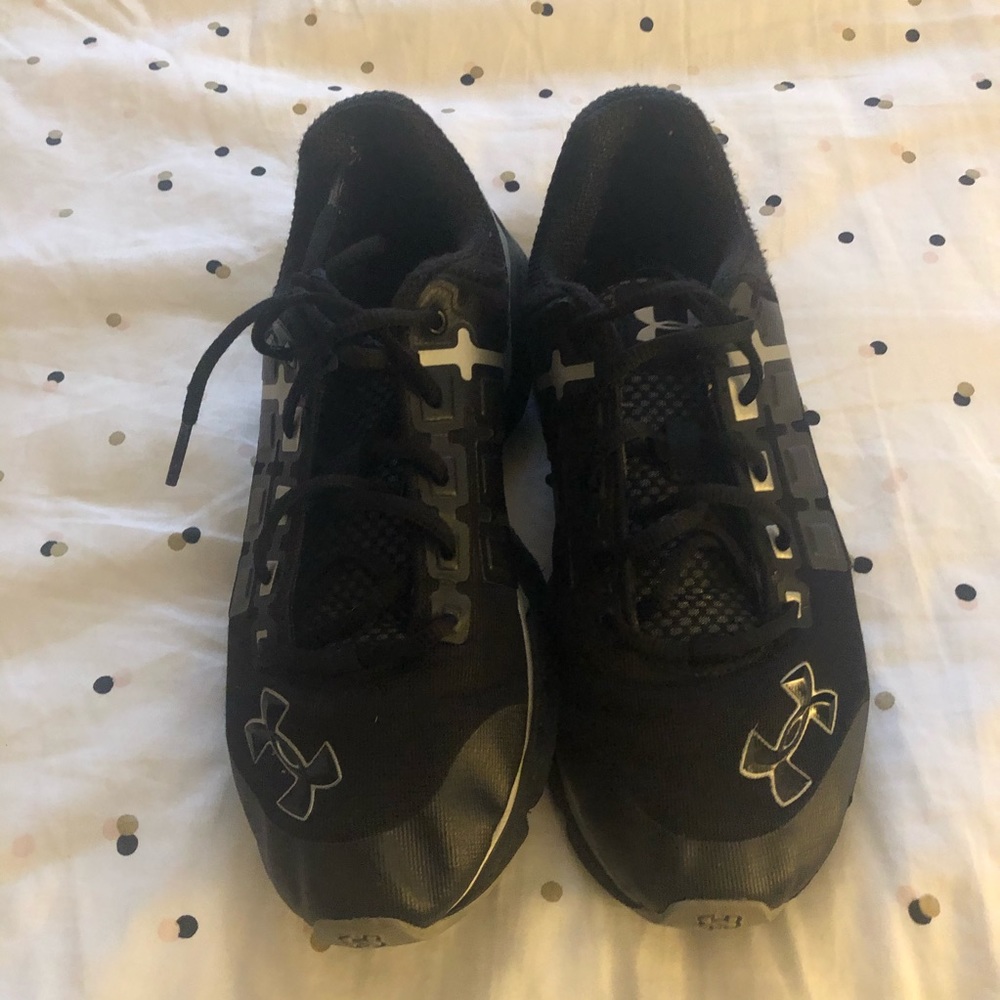 Under armour sneaks